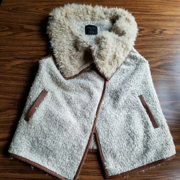 ❤ Love Tree Faux Fur Vest with Faux Leather Piping - Picture 3 of 8